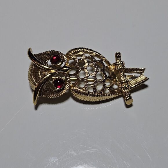 **Sale** Vintage Avon Owlette Gold Tone Owl Red Eyes Brooch 1972 - Picture 9 of 10